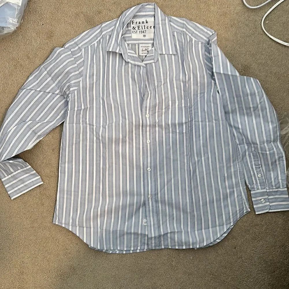 Frank and Eileen NWT XS Buttondown